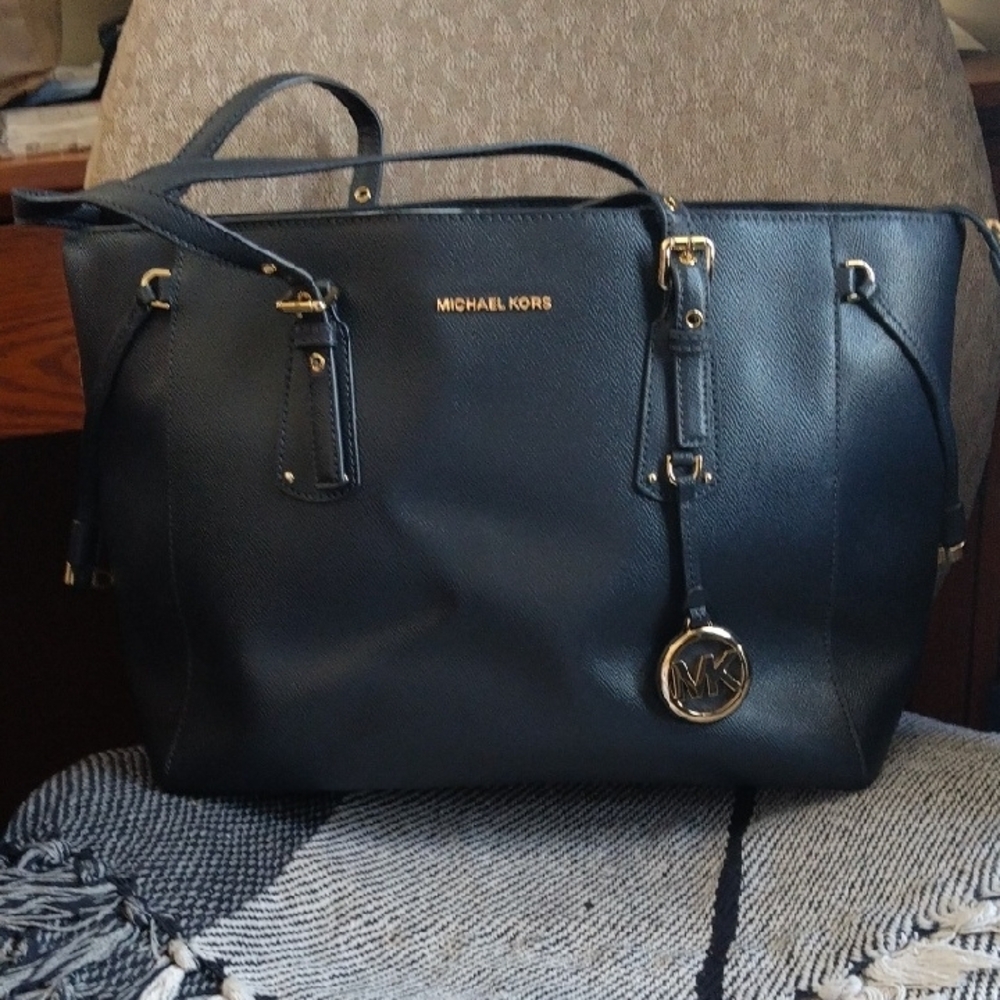 🎁Michael Kors Black Leather Tote Bag
